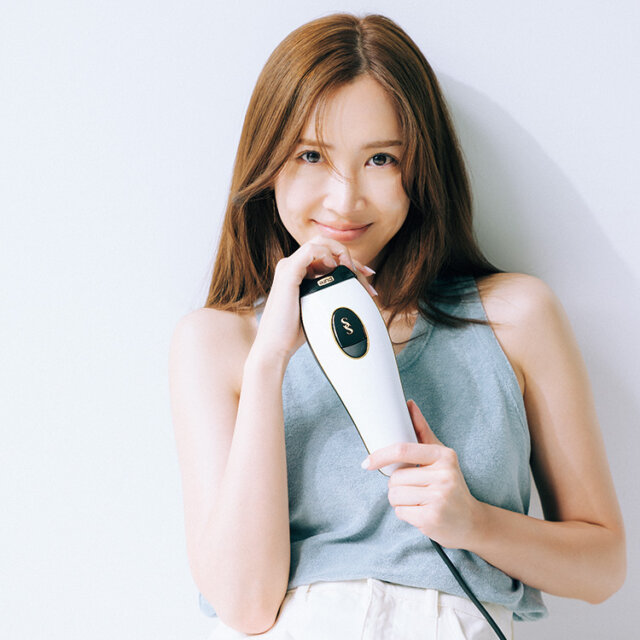 紗栄子コラボ　SmoothSkin 脱毛器 本体と付属品　箱有 大人の美、その一歩先へ。